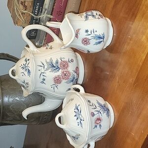 Williamsburg Wedgwood Teapot With Cream & Sugar Bowl W/lid